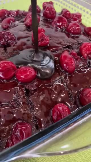 Фото кроку 5 до Шоколадний бісквіт з вишневим соусом та 🍫.