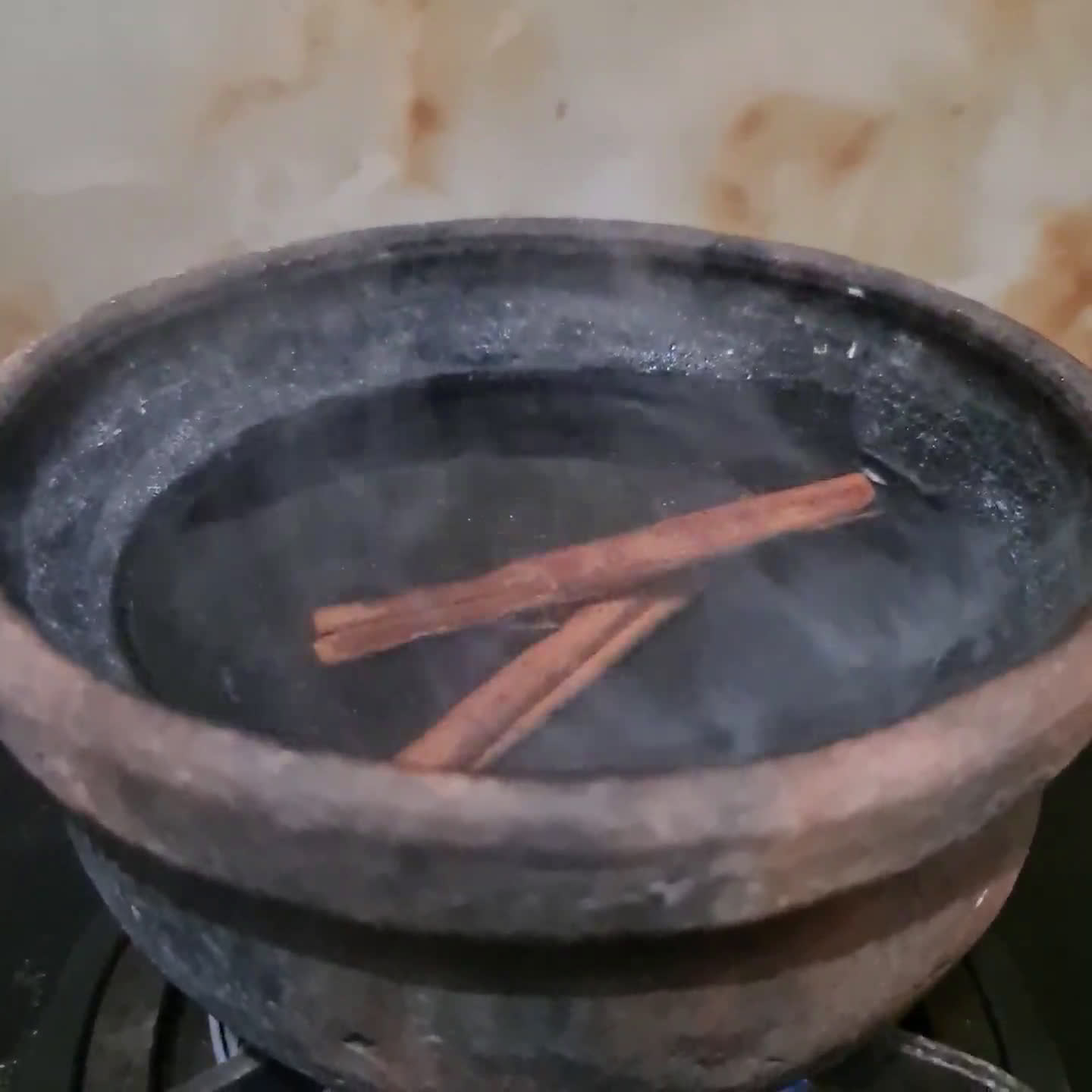 Foto langkah ke 1 dari resep Teh Sereh Daun Kelor dan Kayu Manis.