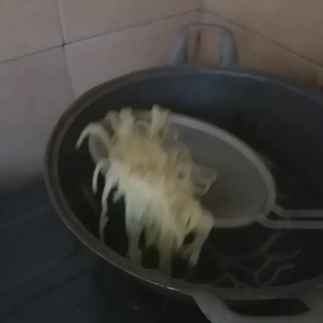 Foto langkah ke 6 dari resep Mie Benyek.