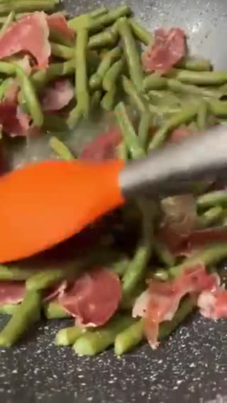 Foto del paso 3 de la receta: Bajoqueta con jamón ibérico, al wok