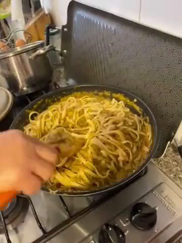 Foto del paso 8 de la receta: Spaghetti con carne de Murillo con patacones y tomates con orégano 🌿