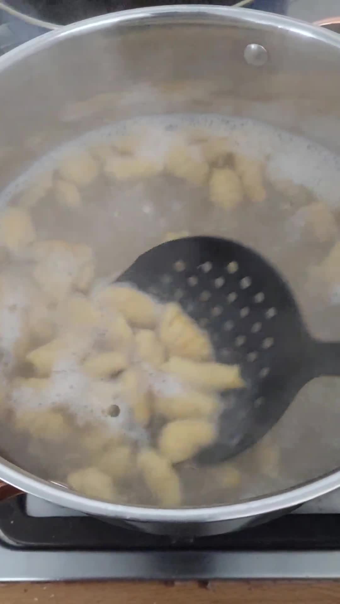Foto del paso 5 de la receta: Ñoquis de zapallo con salsa de hongos