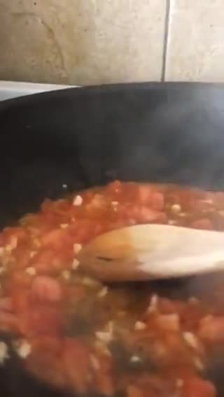 Foto del paso 3 de la receta: Salsita rápida ajo y tomate 🍅