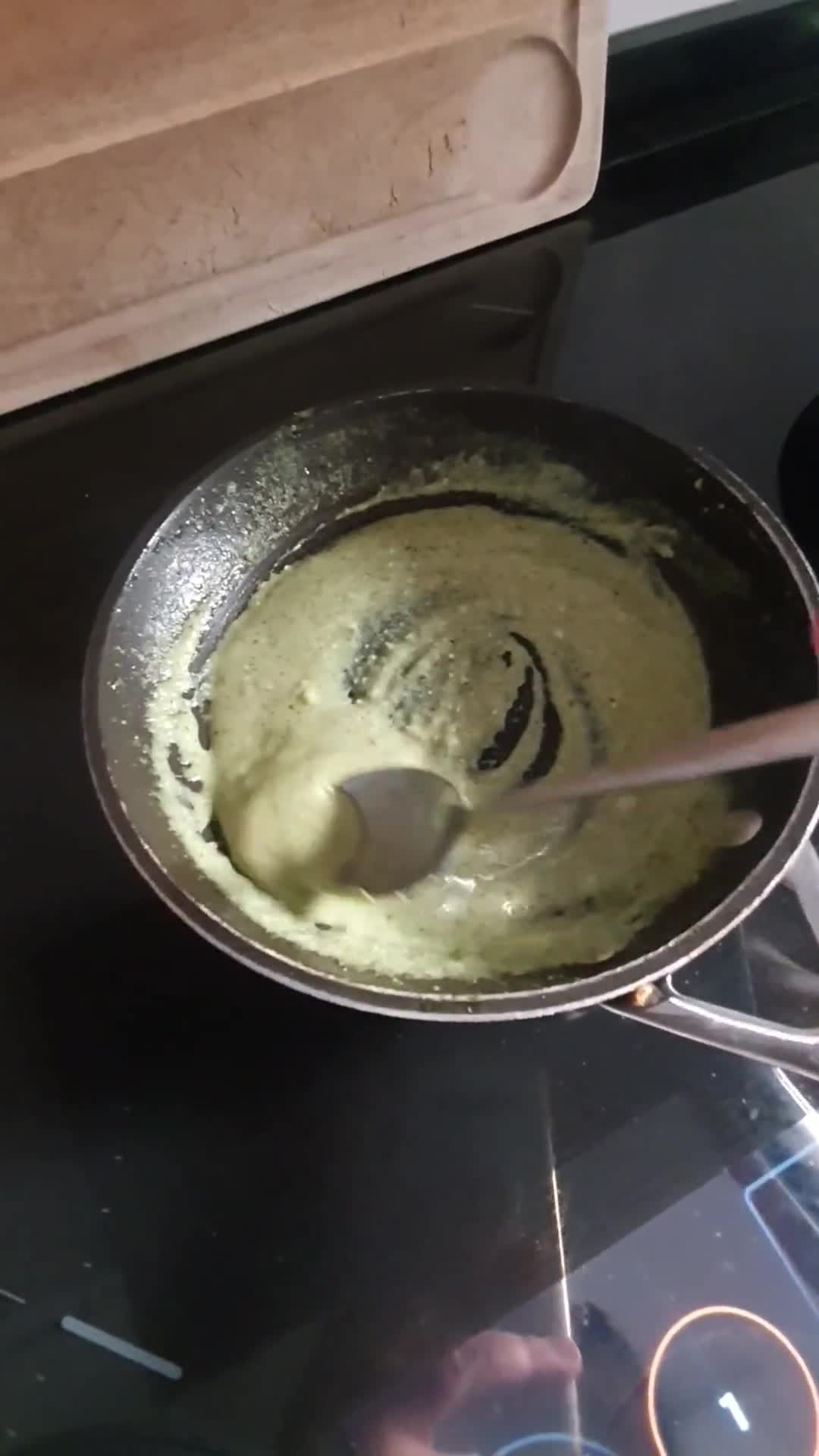 Foto del paso 2 de la receta: Medallones de pescado blanco con salsa pesto
