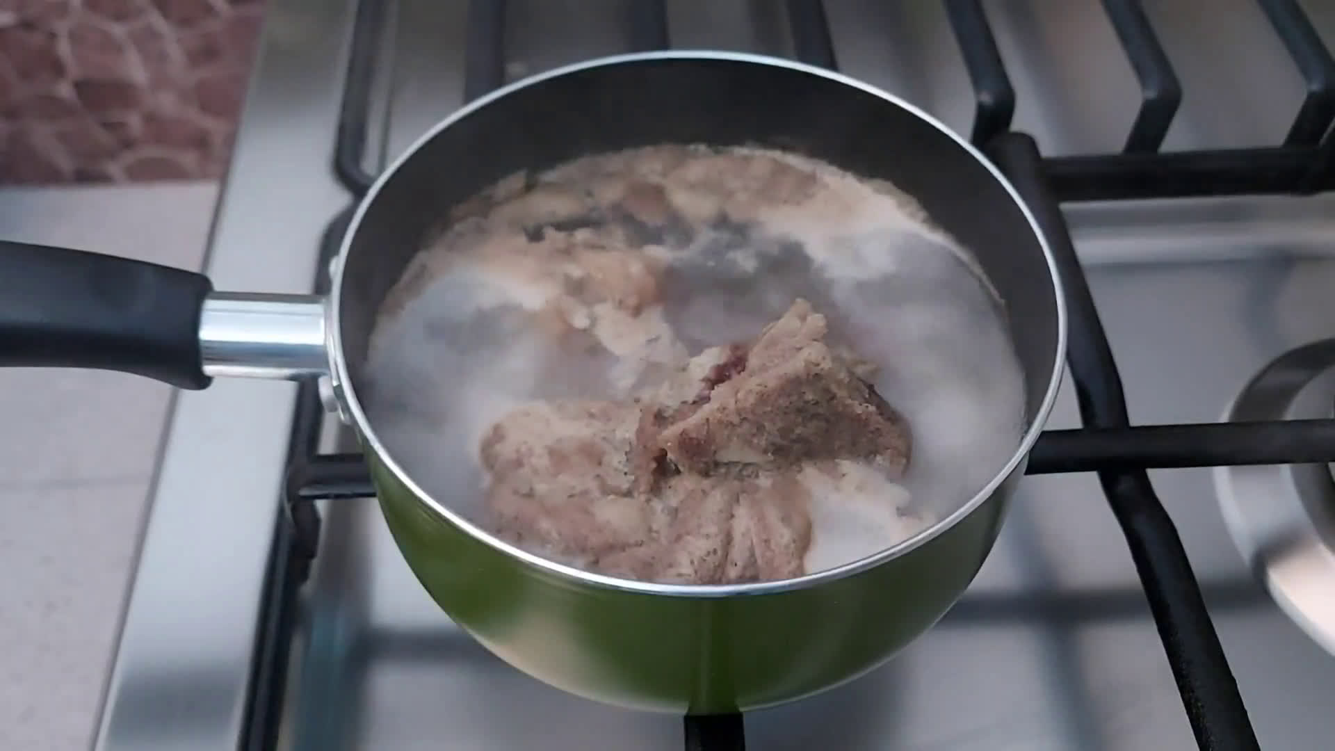 Foto langkah ke 2 dari resep Sambel Krecek Kacang Tolo.