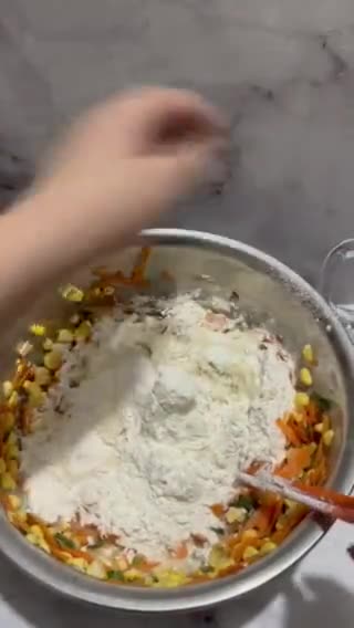 Foto langkah ke 2 dari resep Bakwan jagung wortel udang.