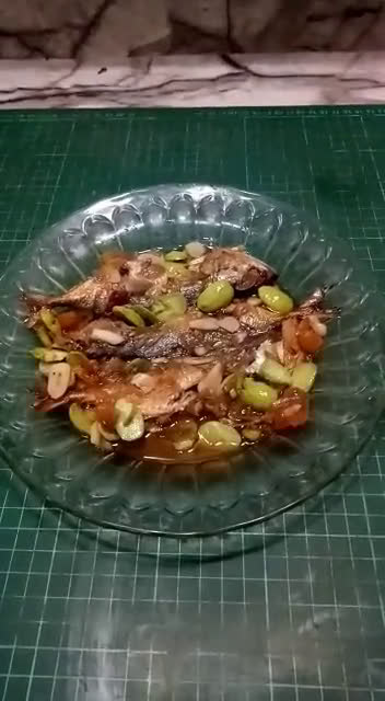 Foto langkah ke 5 dari resep Tumis ikan asin peda.