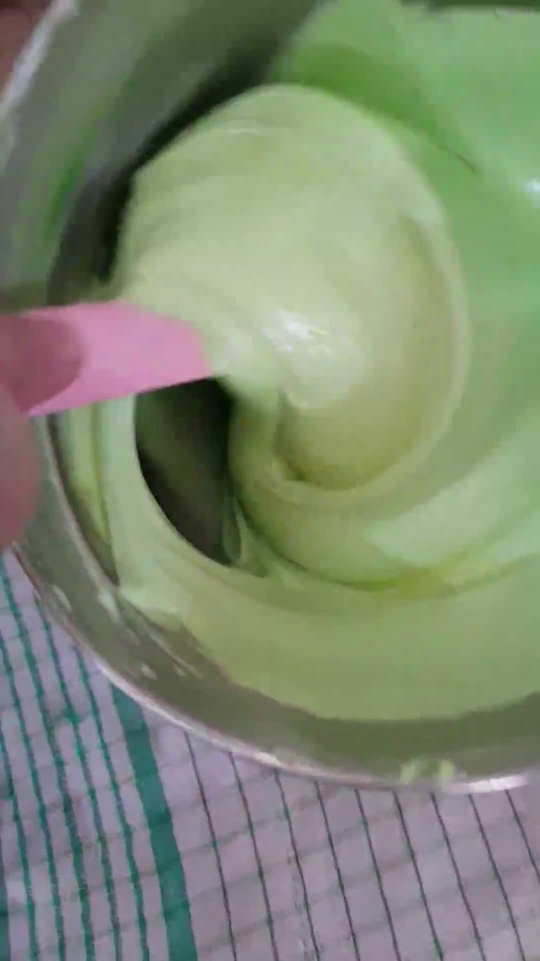 Foto langkah ke 2 dari resep Bolu Pandan Meses.