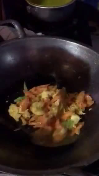 Foto langkah ke 4 dari resep Tumis buncis wortel.