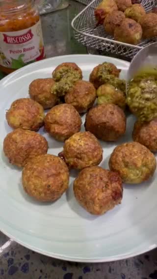 Gambar langkah 7 resipi Basil Pesto Chicken Cheesy Meatball.