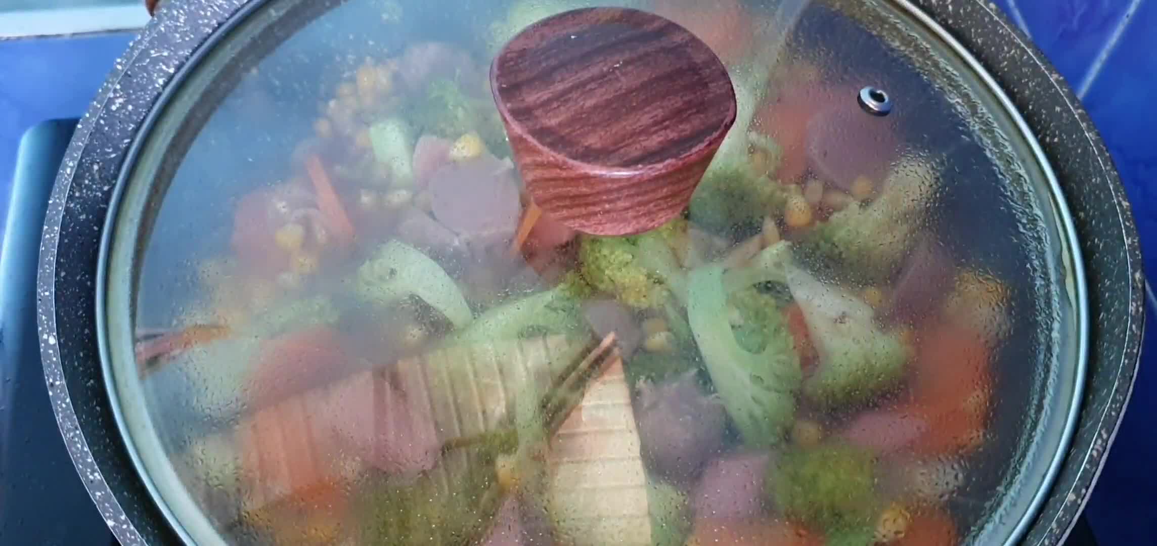 Foto langkah ke 4 dari resep Capcay Sosis Bakso.