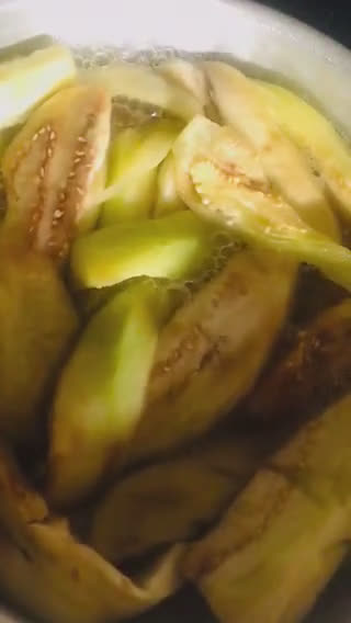 Foto del paso 2 de la receta: PASTEL SALADO DE 🍆MELANZANE🍆(BERENJENA)🍆SALSA BLANCA Y 🧀QUESOS🧀