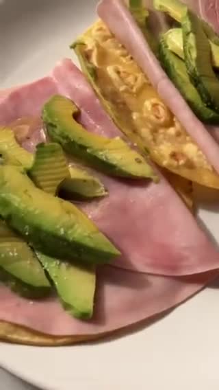 Foto del paso 6 de la receta: Wraps rápidos para cenar, de jamón cocido, con aguacate e higos