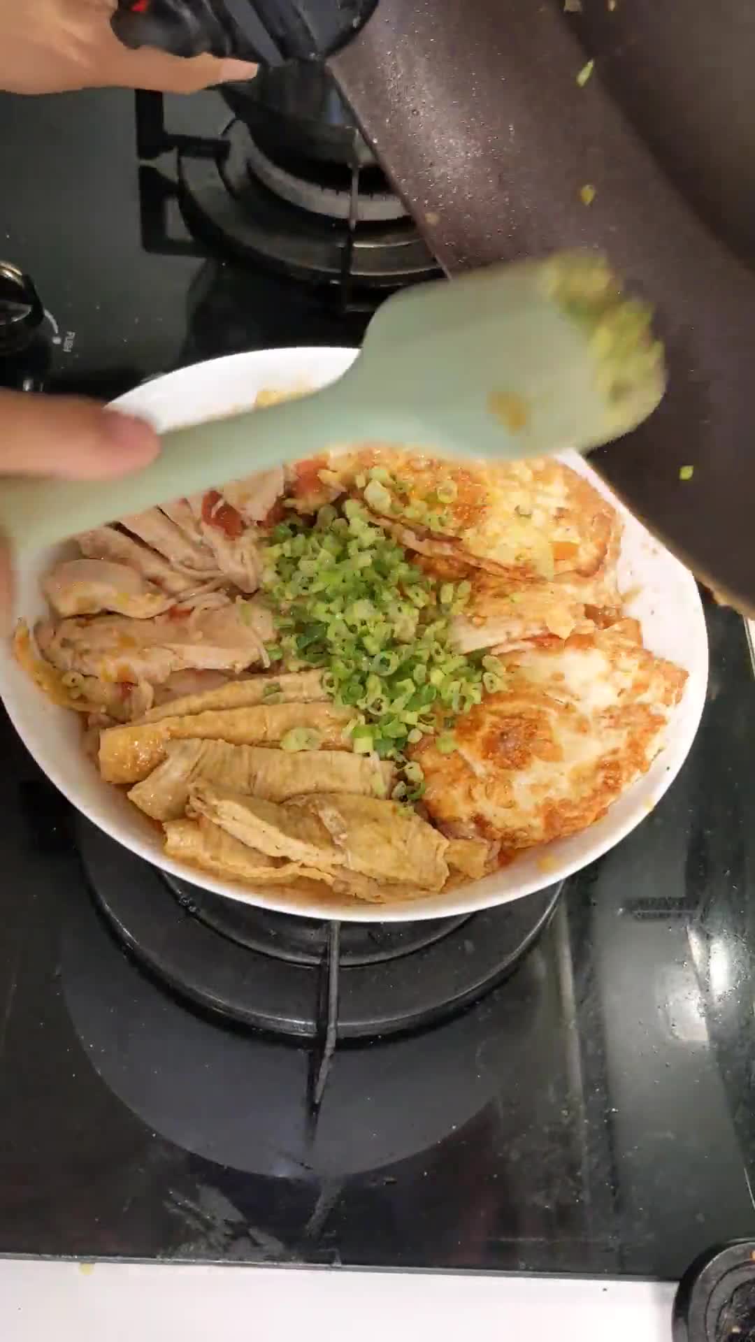 番茄荷包蛋雞肉豆包煨麵的食譜步驟6照片