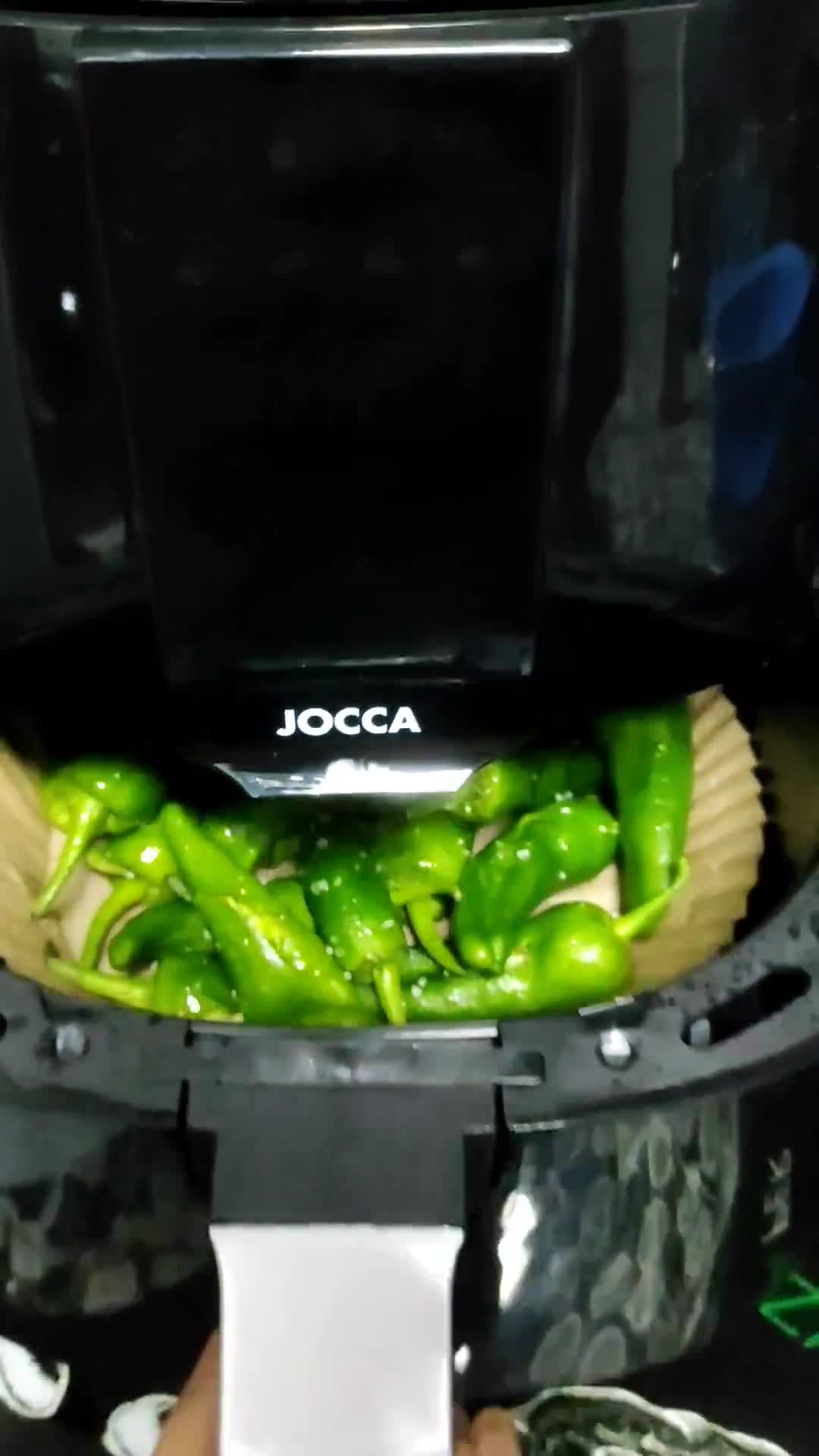 Foto del paso 3 de la receta: Pimientos fritos en freidora de aire