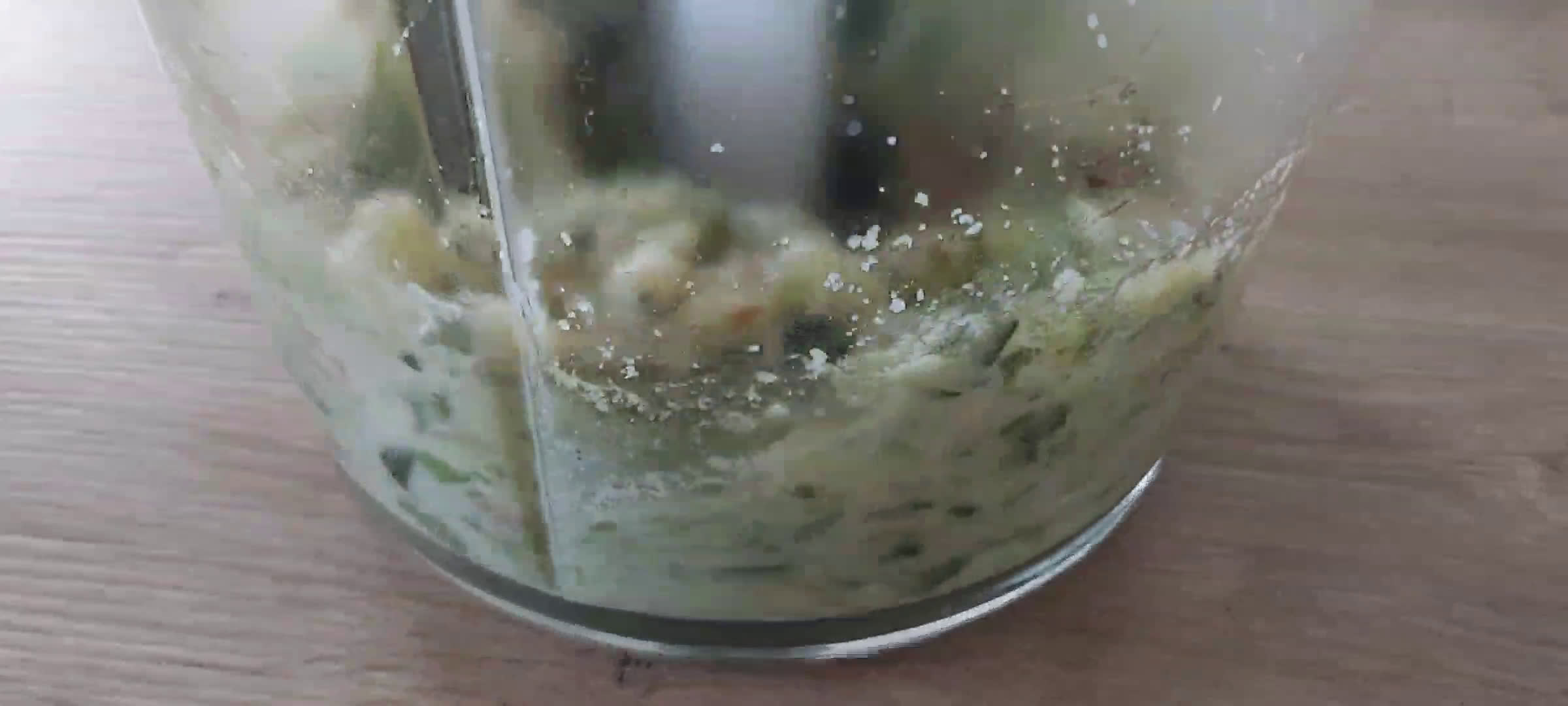 Une image de l'étape 3 de Pâtes au saumon et pesto de courgettes.