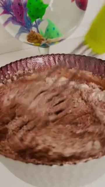 صورة لخطوة 2 من وصفة كيكه الشوكولاتة محشيه نوتيلا وفراولة 🍓