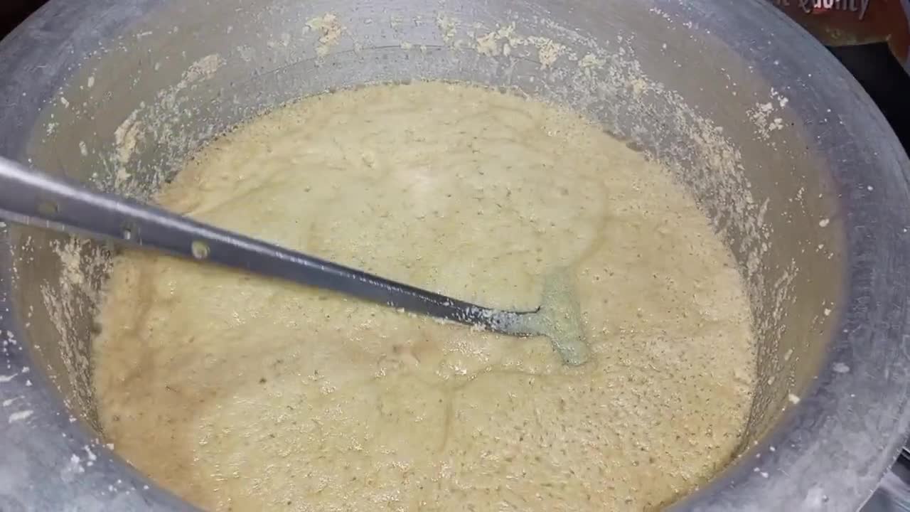 A picture of step 5 of Suji Ka Halwa💛🤤.
