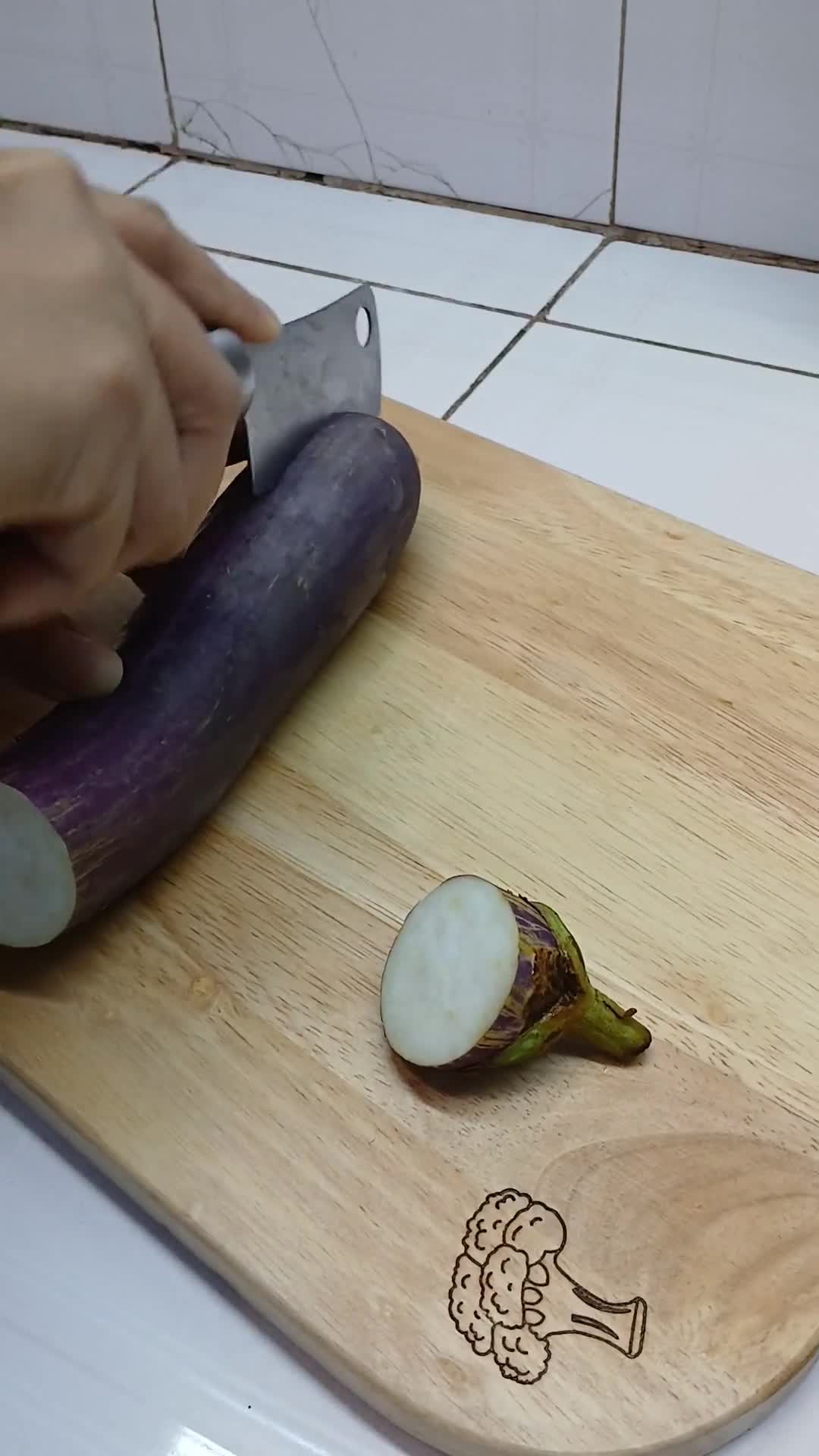 Foto langkah ke 1 dari resep Terong Asam Manis.
