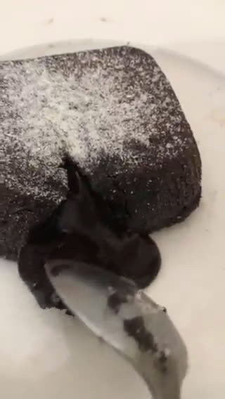 Foto langkah ke 6 dari resep Chocolava (molten chocolate cake).