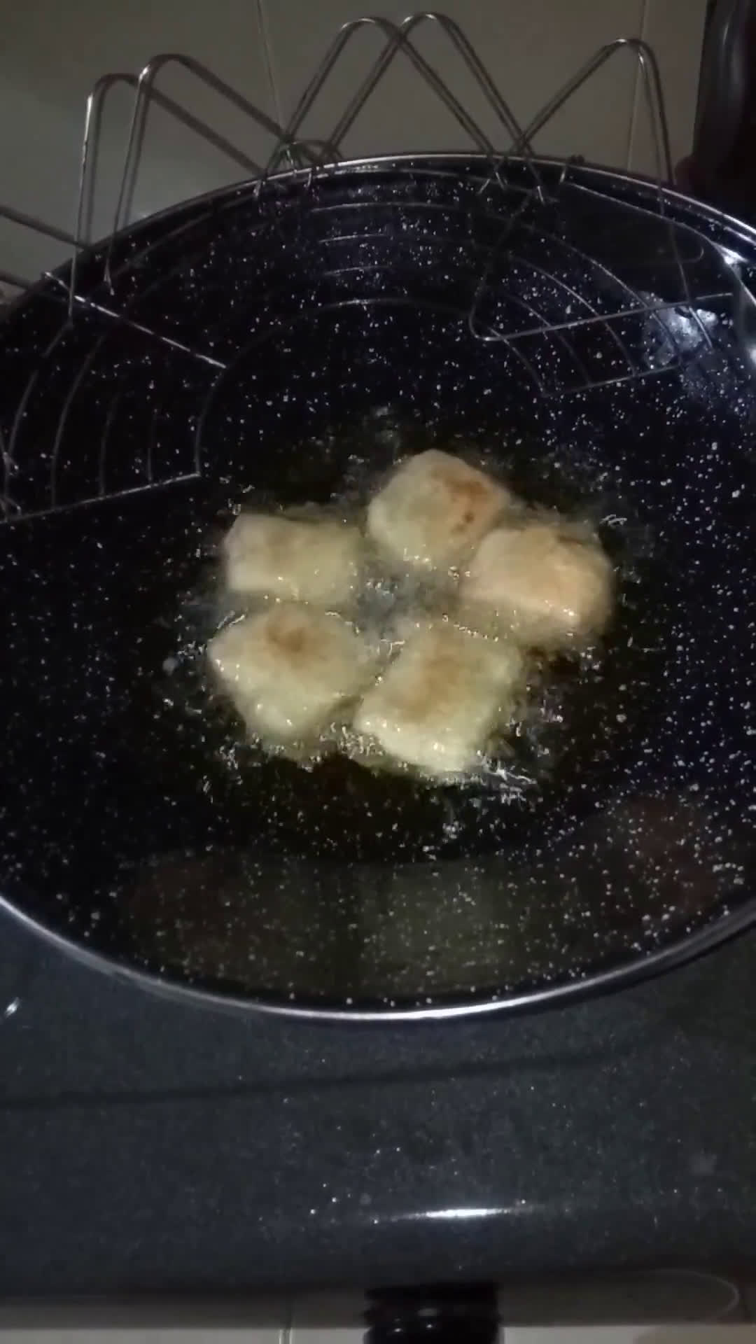 Foto langkah ke 1 dari resep Oncom Goreng Tepung.