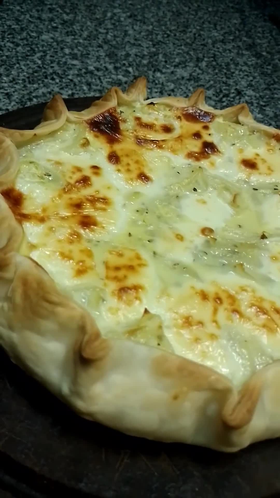 Foto del paso 5 de la receta: Tarta de cebolla y queso 🧅 🧀