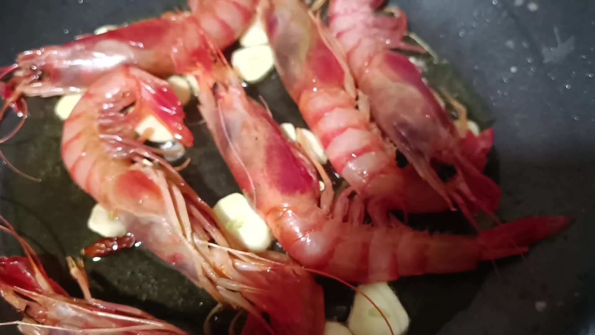 Foto del paso 2 de la receta: Pasta elicoidal en salsa de pomodoro y gambas