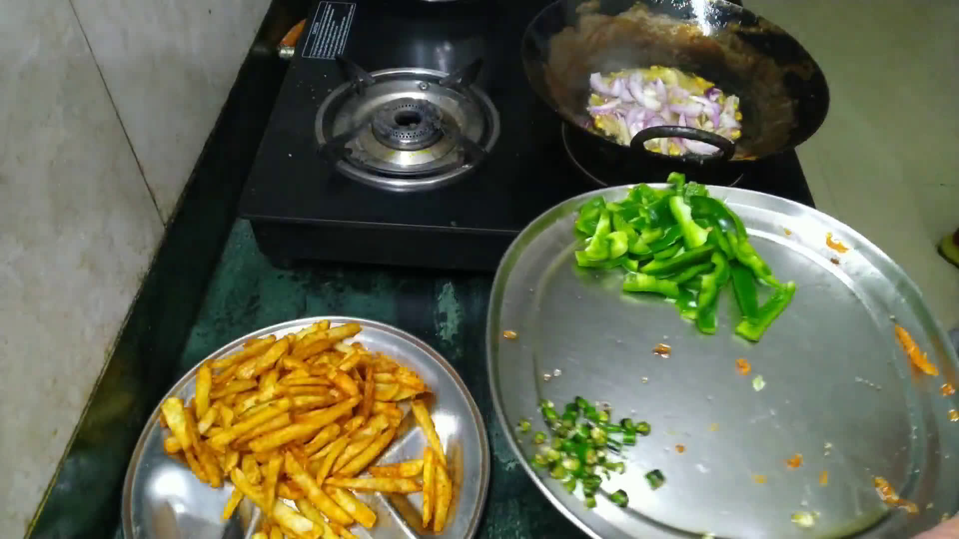 हनी चिल्ली पोटैटो (honey chilli potato recipe in Hindi) रेसिपी चरण 2 फोटो