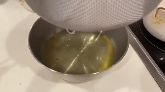 A picture of step 3 of Japanese Authentic Miso Soup.