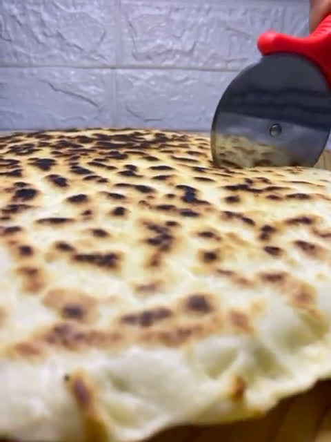 صورة لخطوة 1 من وصفة فطيره بالجبنه والخضار سهله وسريعه على الصاج