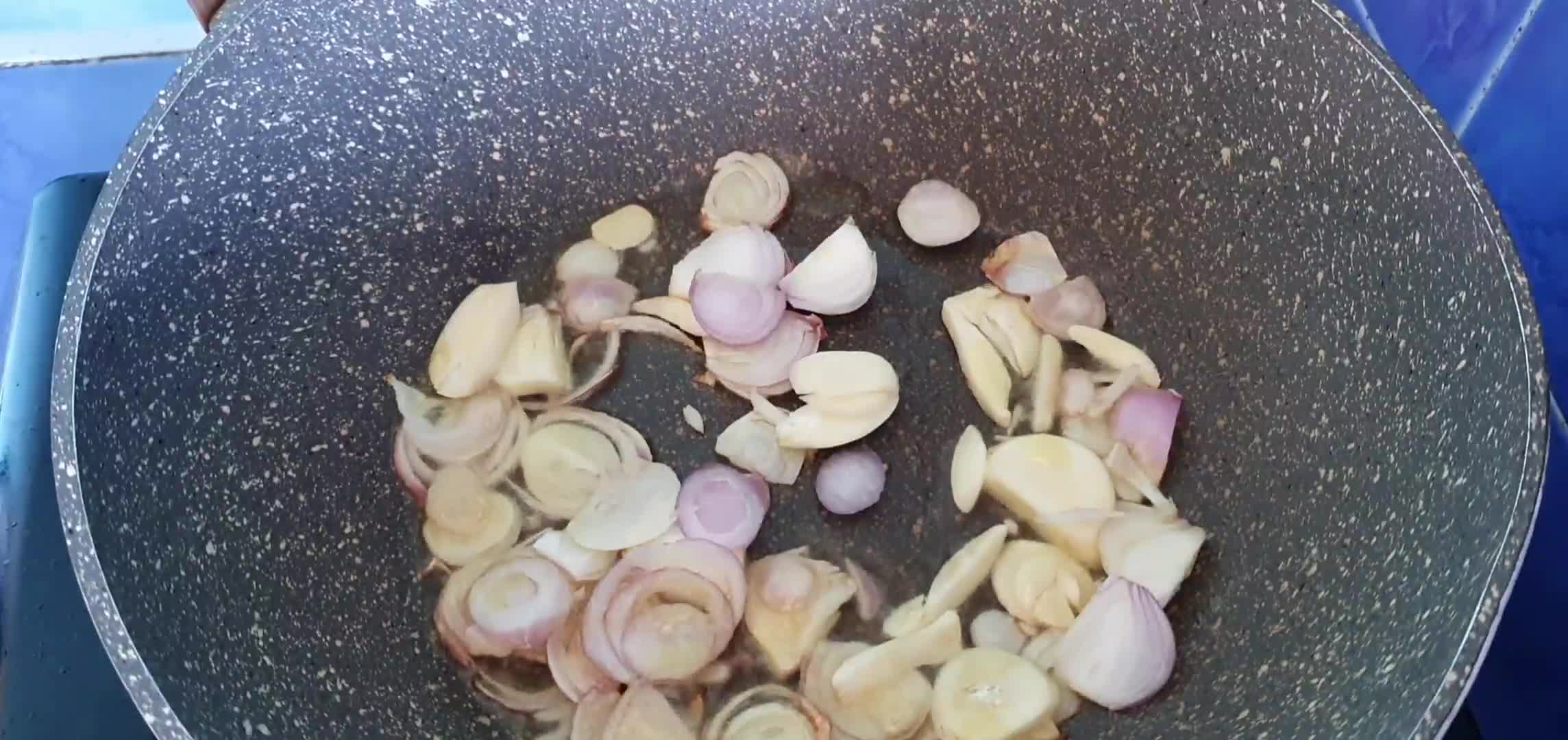 Foto langkah ke 2 dari resep Capcay Sosis Bakso.