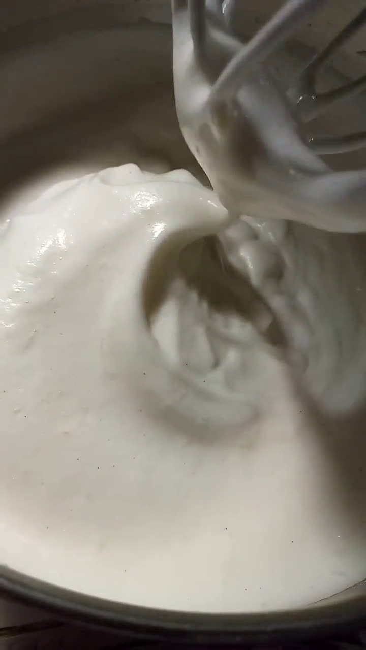 Foto langkah ke 1 dari resep Bolu Pisang Putih Telur.
