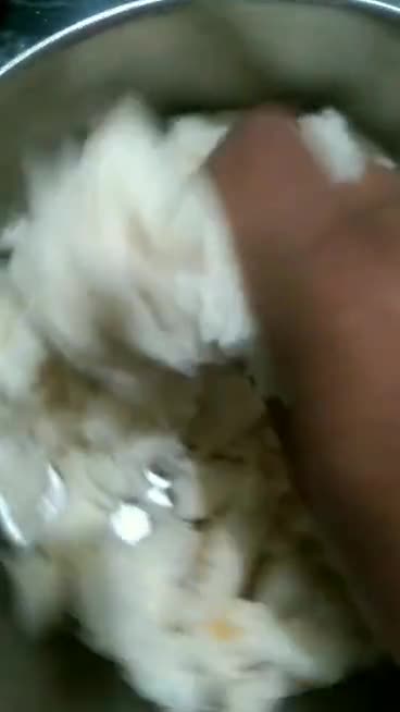 इंस्टेंट चॉकलेट ब्रेड के मिनी डोनट्स रेसिपी चरण 3 फोटो