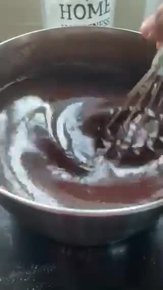 Gambar langkah 3 resipi Kek Coklat Cupcake.