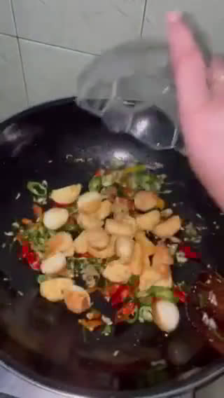 Foto langkah ke 2 dari resep Tumis Telur Puyuh dan Saputahu.