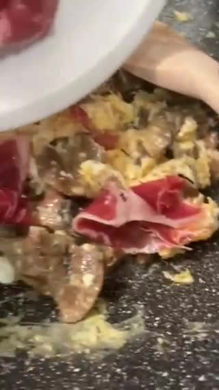 Foto del paso 6 de la receta: Revuelto de setas con jamón y un ajo