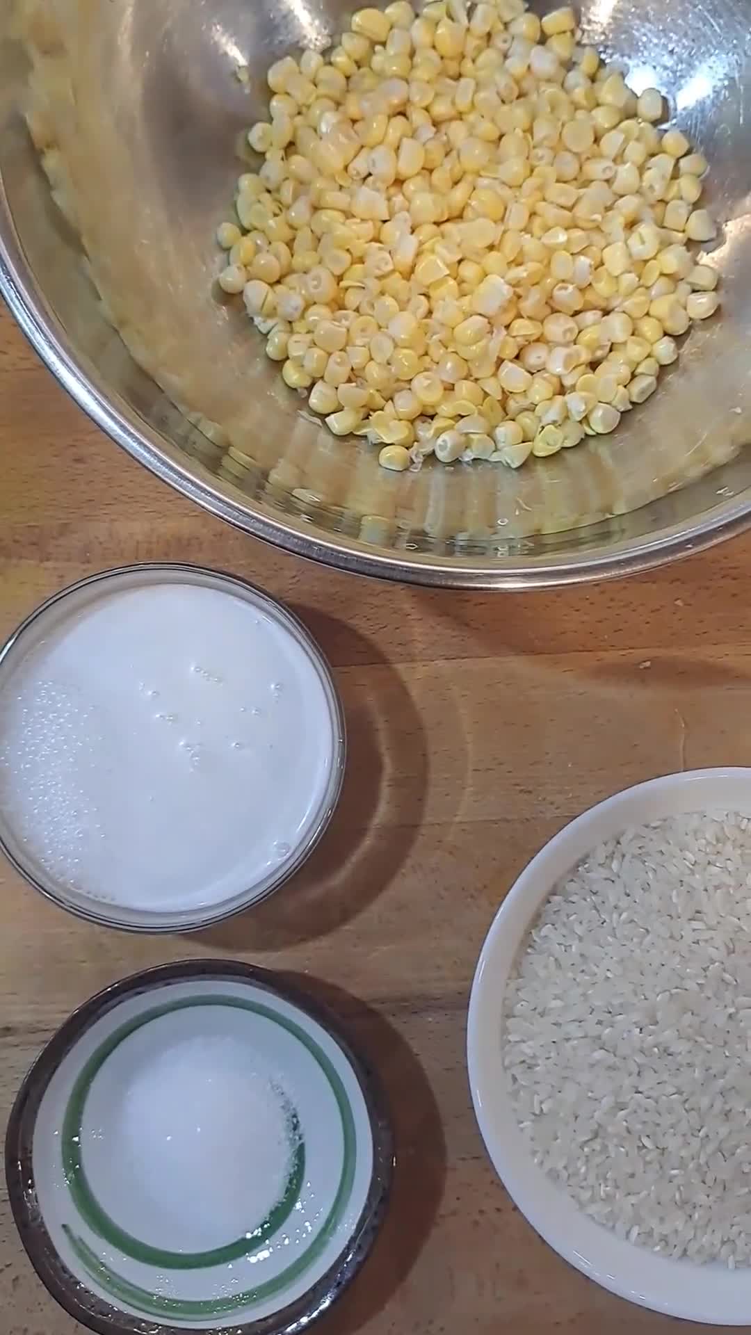 Foto langkah ke 1 dari resep Nasi Jagung Rice Cooker.