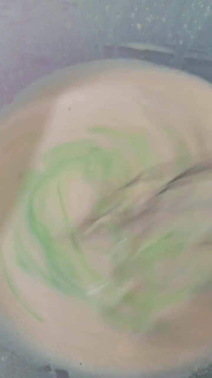 Foto langkah ke 3 dari resep Crunchy Pandan Crepes Teflon (Leker).