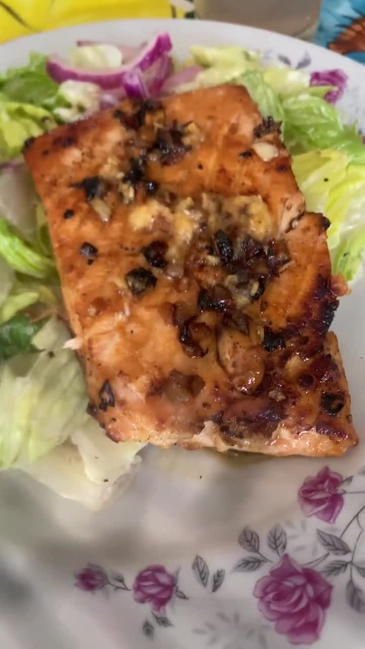 Foto del paso 8 de la receta: Sabor a mi: Salmón 🍣 con ajo