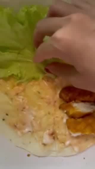 Gambar langkah 5 resipi Simple chicken tortilla wraps.