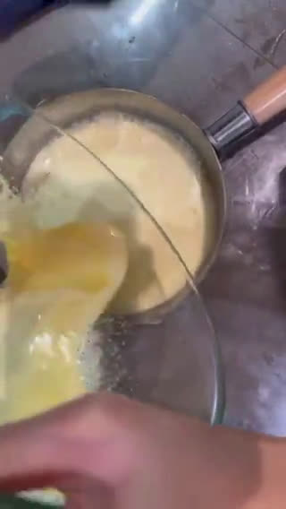 A picture of step 14 of Bavarian cream cake with fruits.