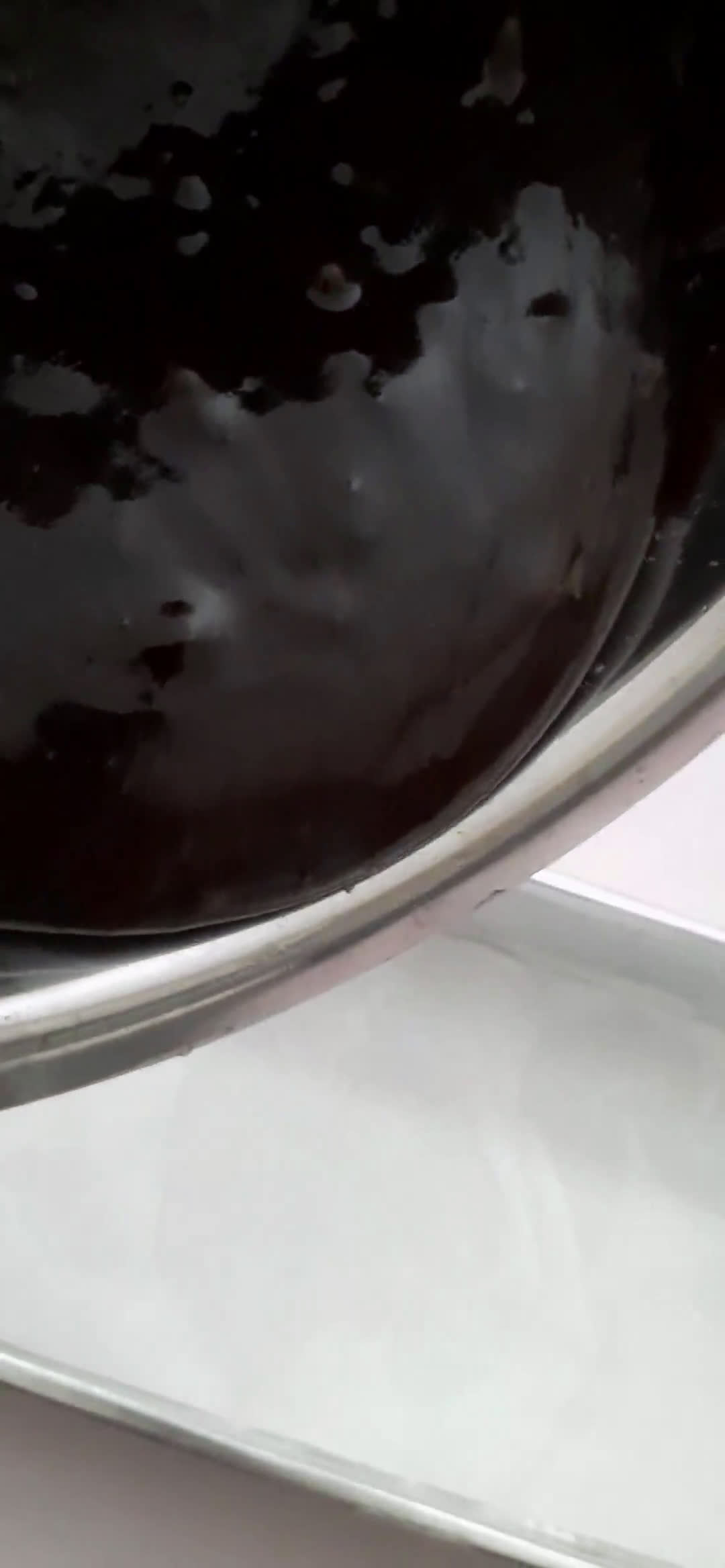 Foto langkah ke 7 dari resep Shiny Brownies.