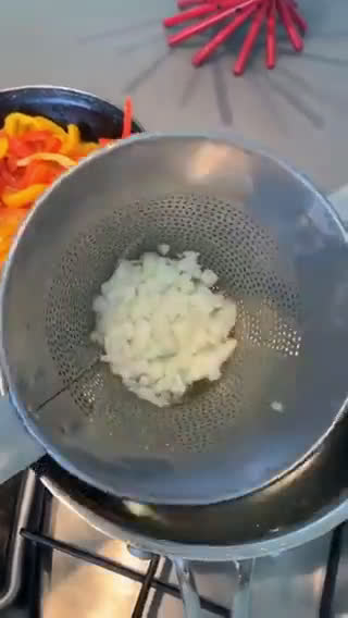 Foto del paso 3 de la receta: Guacamole Tradicional 🥑🌶🇲🇽