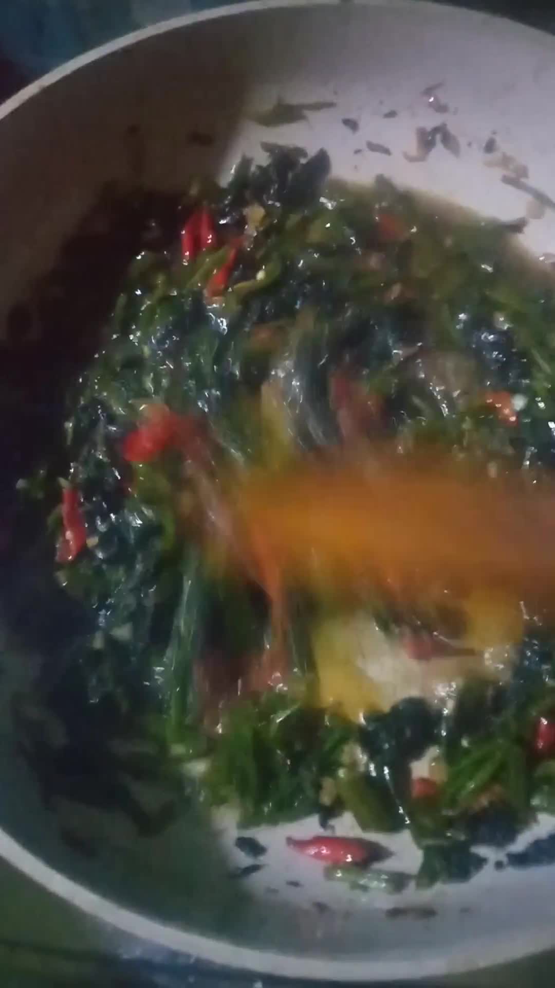 Foto langkah ke 5 dari resep Tumis daun pepaya.