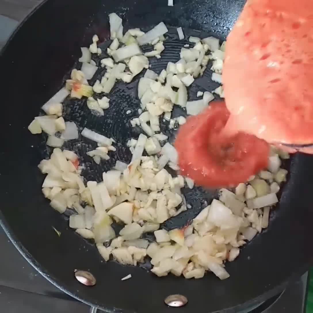 Foto langkah ke 2 dari resep Shakshuka (North African Pouch Eggs).