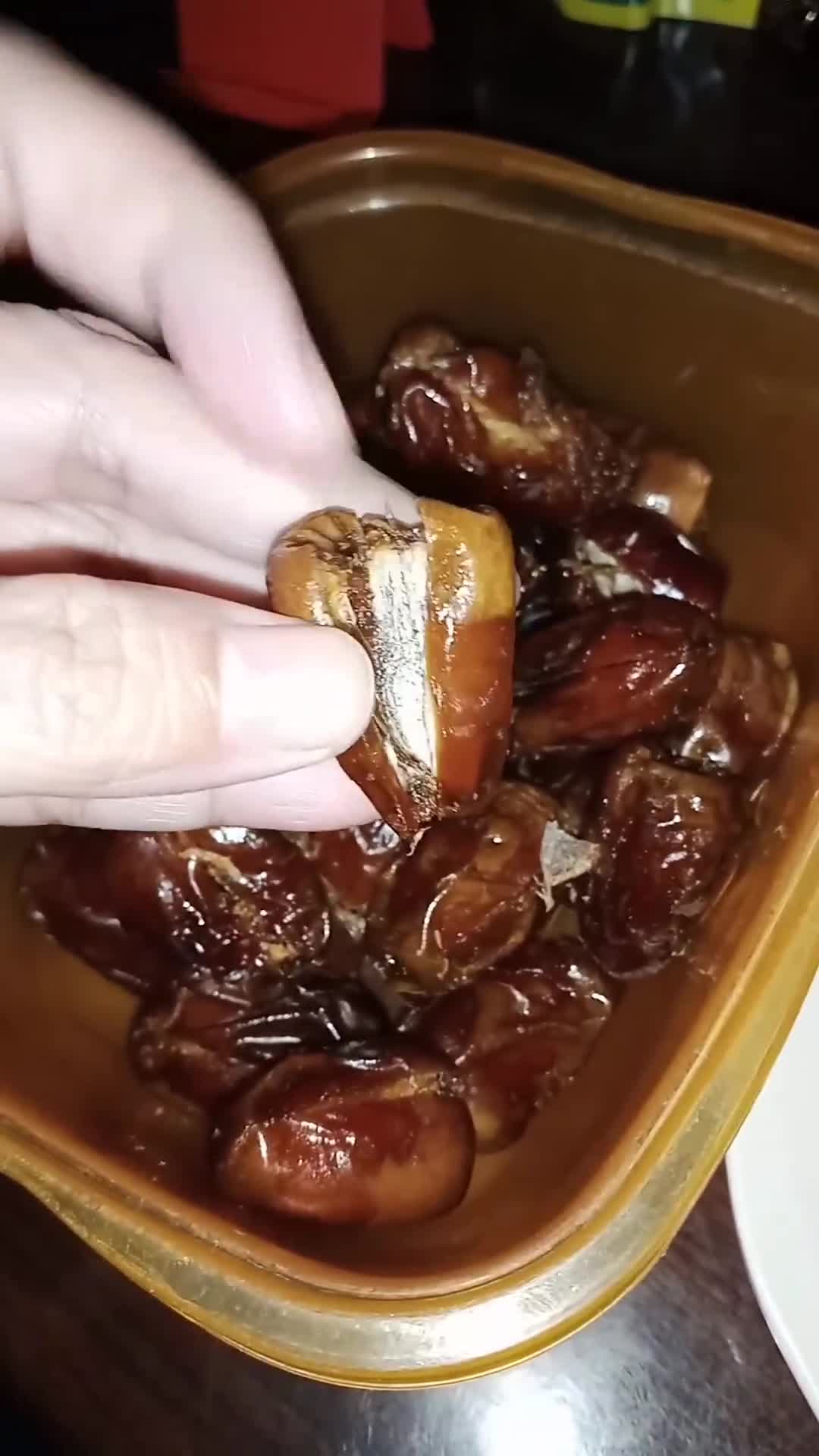 Foto langkah ke 1 dari resep Kurma Coklat Almond.