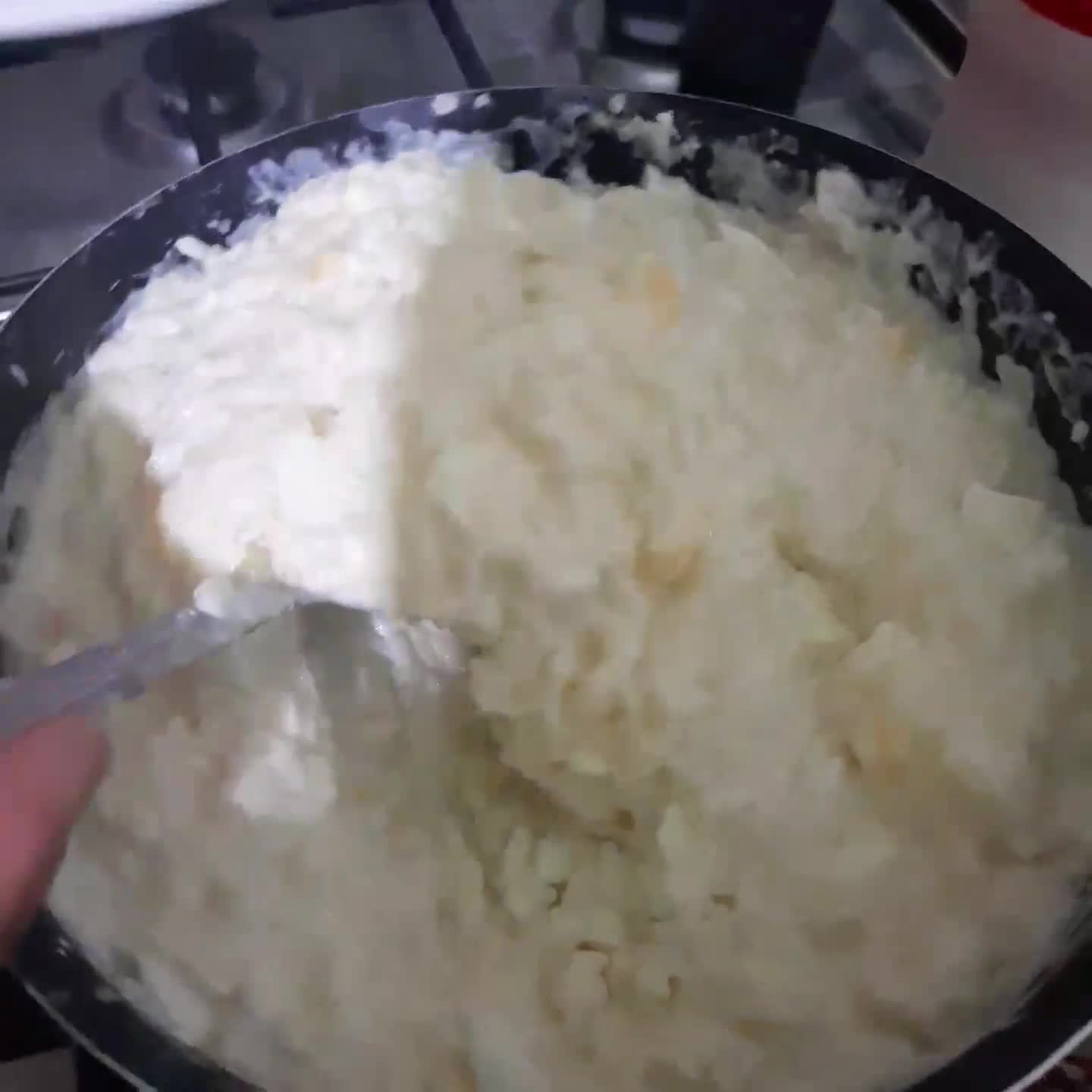 صورة لخطوة 1 من وصفة أرز بالحليب و الجبن و البيض المسلوق