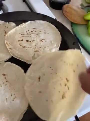 Foto del paso 3 de la receta: Enfrijoladas