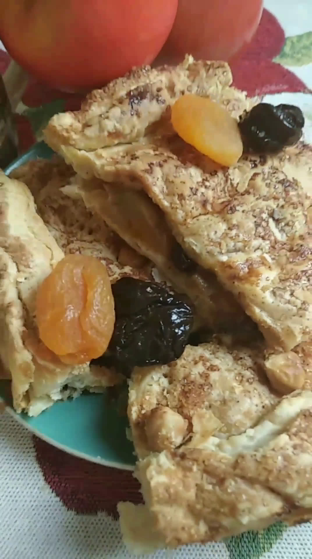 Φωτογραφία βήματος 9 της συνταγής Μηλόπιτα 🍏🍎 εύκολη με δαμάσκηνα και βερίκοκα αποξηραμένα