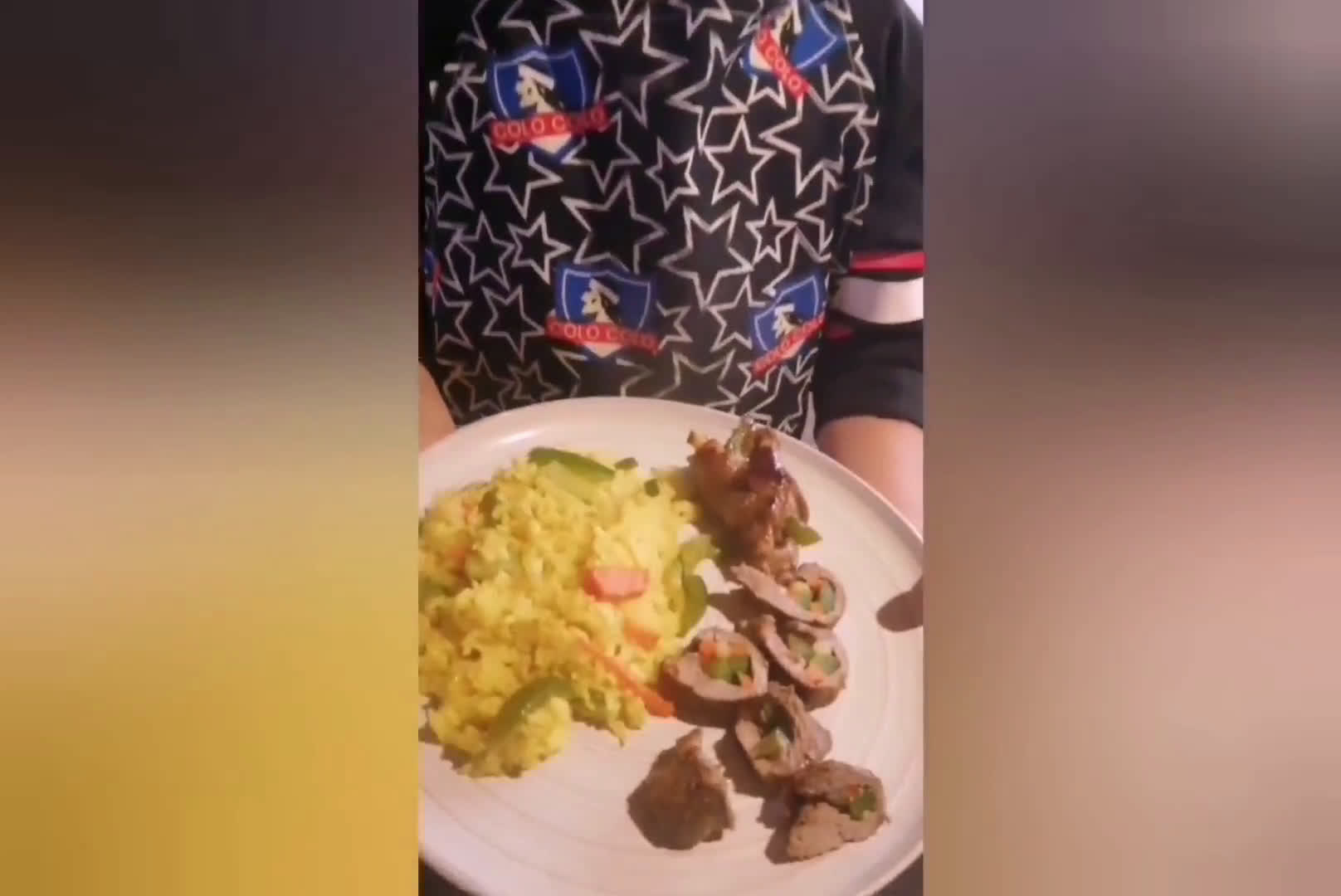 Foto del paso 2 de la receta: Rollitos de carne y arroz con verduras y cúrcuma